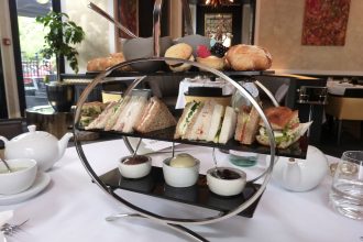 Baglioni afternoon tea - cake stand