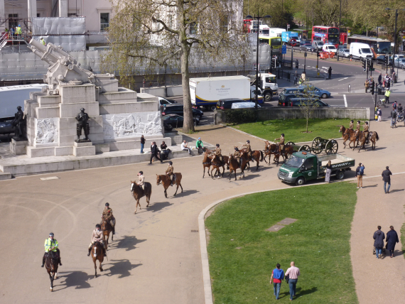 As a lucky bonus we saw The King's Troop Royal Horse Artillery going out to practice for the Queen's Birthday salute as well!