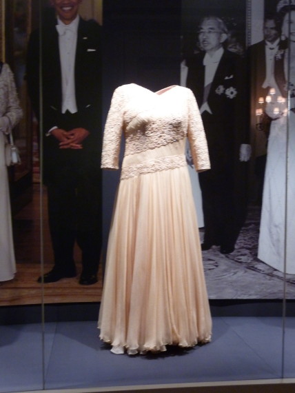 This is the dress The Queen wore when President Obama visited