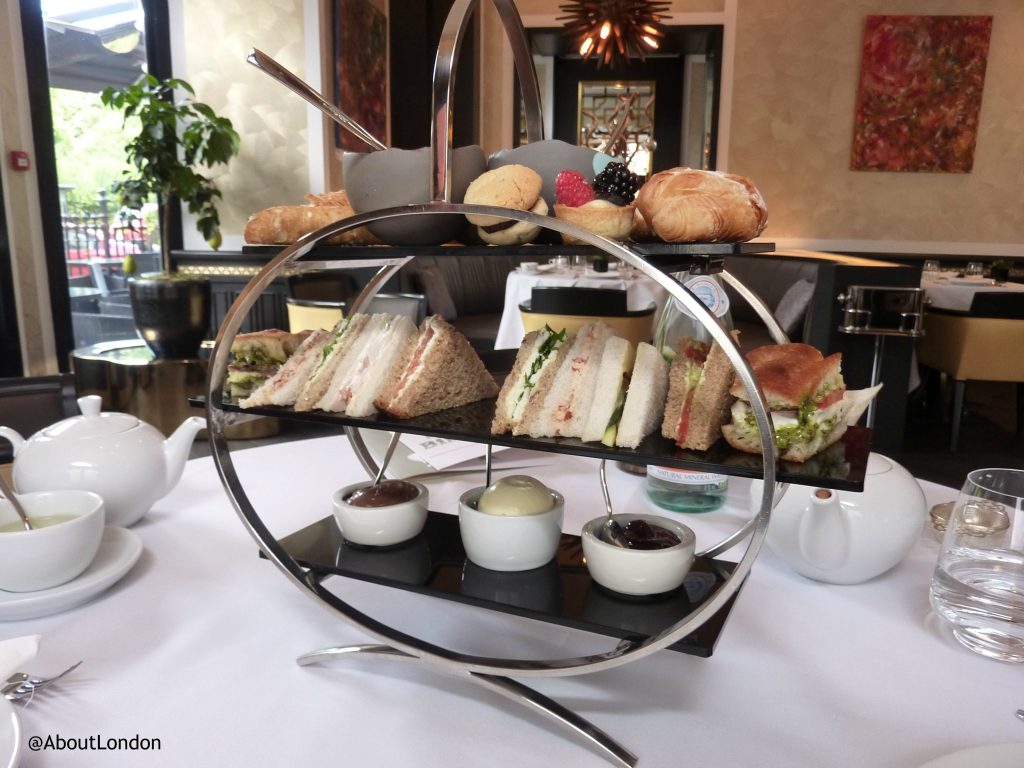 Baglioni afternoon tea - cake stand