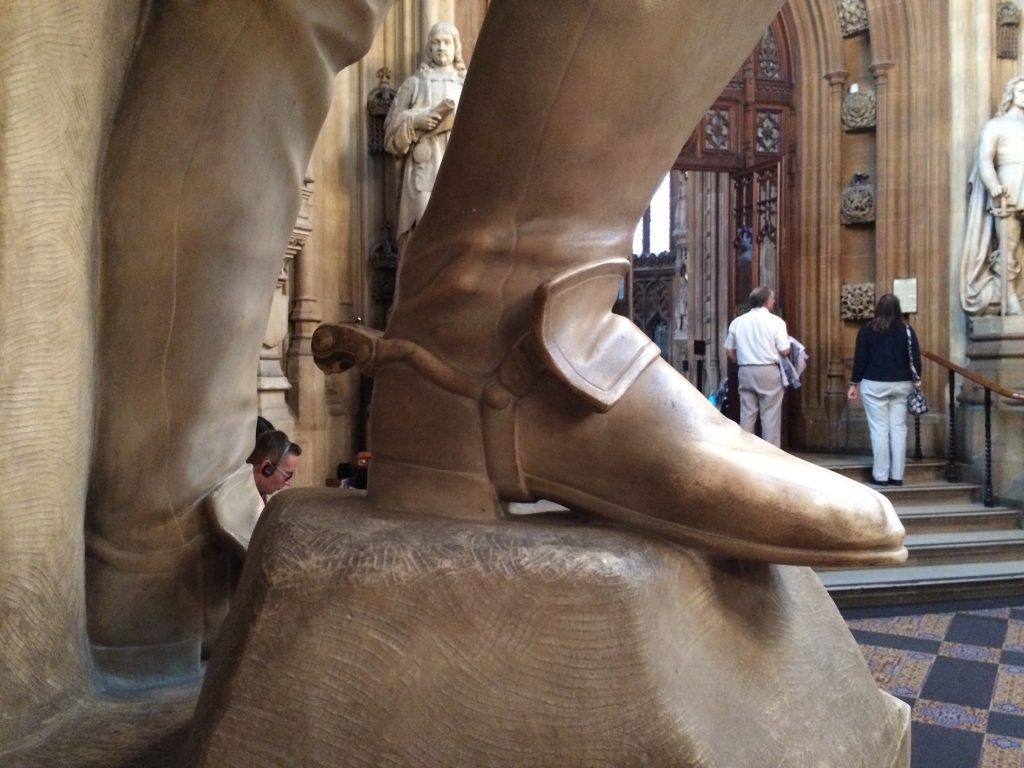Missiing spur on a statue in St Stephen's Hall, Houses of Parliament