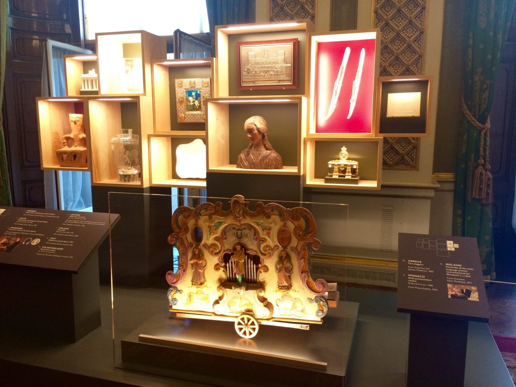 Royal Gifts at Buckingham Palaca