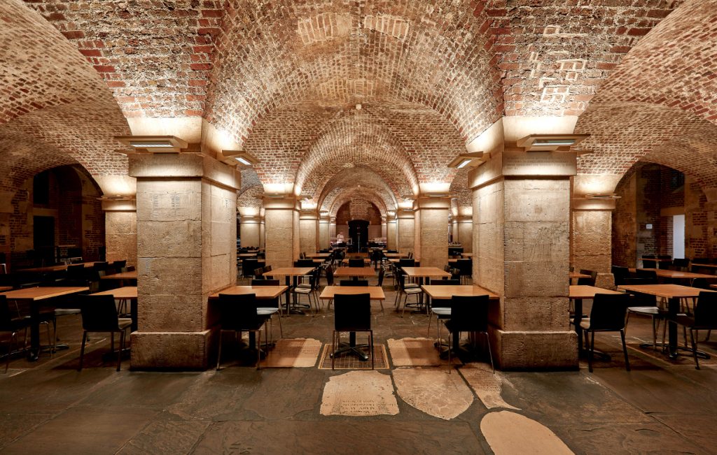 Café in the Crypt