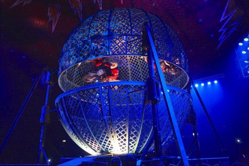 Cirque Berserk - Globe of Death