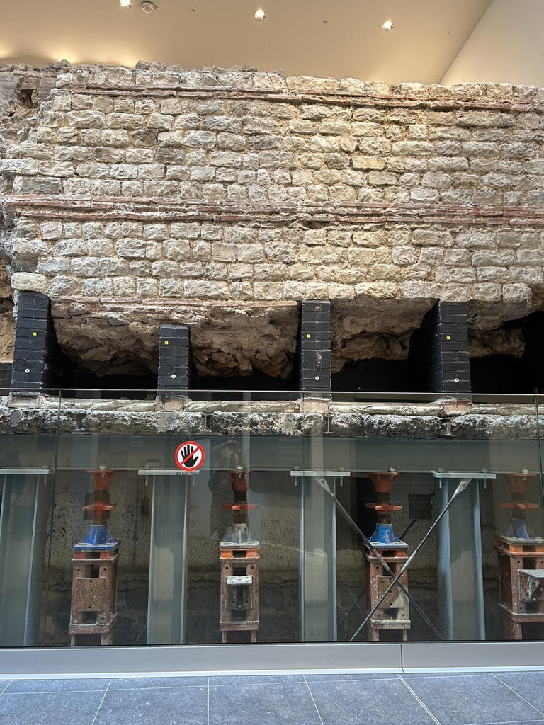 City Wall Vine Street Museum – London Roman Wall